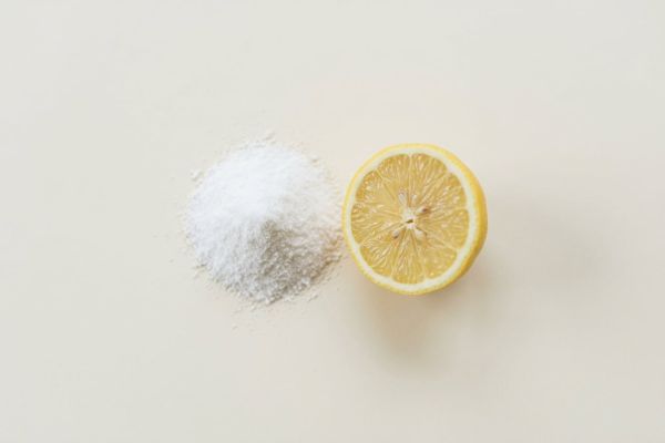 Vitamin C als Makroaufnahme, weisses Pulver